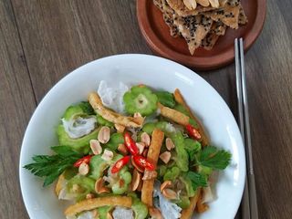 Gỏi khổ qua nấm tuyết