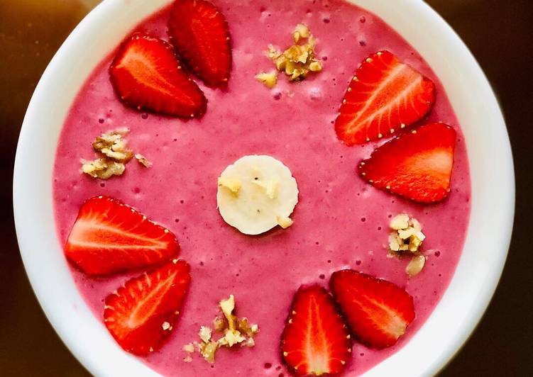 Steps to Make Favorite Strawberry banana beet oatmeal smoothie bowl