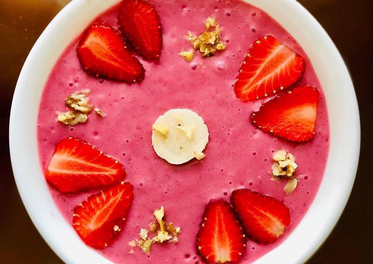 Simple Way to Prepare Perfect Strawberry banana beet oatmeal smoothie bowl