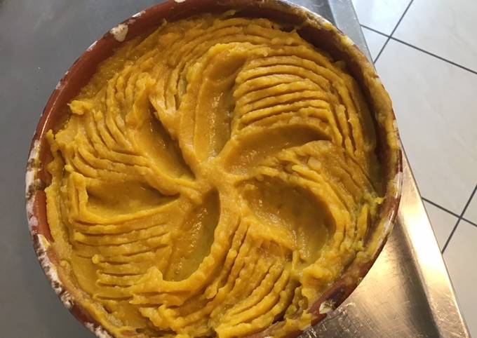 Écrasée onctueuse de pommes de terre au curcuma