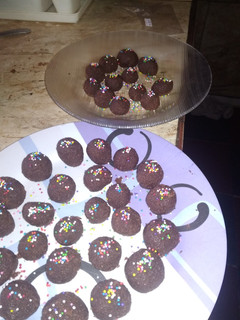 Una foto de Trufas con bizcochuelo (fácil)