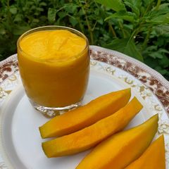 Mango lassi A picture of Mango lassi.