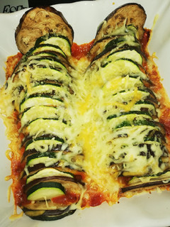Una foto de Ratatouille con queso