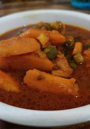 A picture of Dhaba style aloo matar ki sabzi.