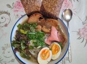 Una foto de ramen cerdo