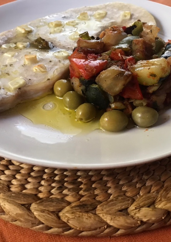 Una foto de Pez espada con pisto de verduras en airFryer