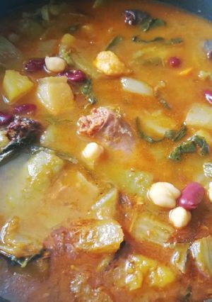 Una foto de Potaje de berza gitana con su 'pringá' 💃🏼🍲