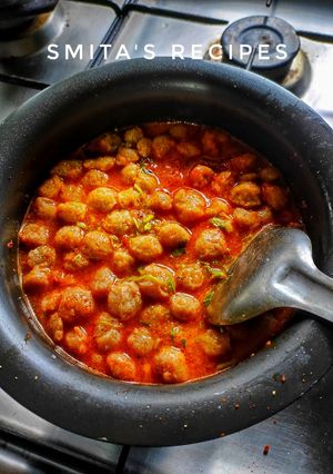 A picture of Soya granules curry.