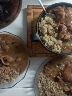 Una foto de Reviro con Feijoada o guiso de porotos negros