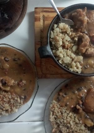 Una foto de Reviro con Feijoada o guiso de porotos negros
