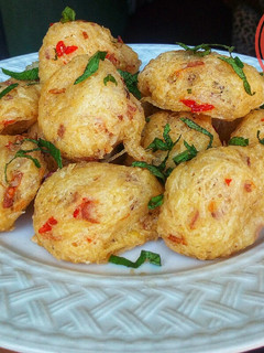 A picture of Crispy yam balls.