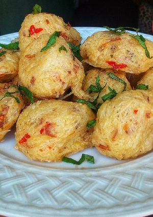 A picture of Crispy yam balls.