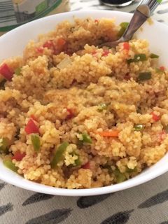 Una foto de Cous-cous con verduras