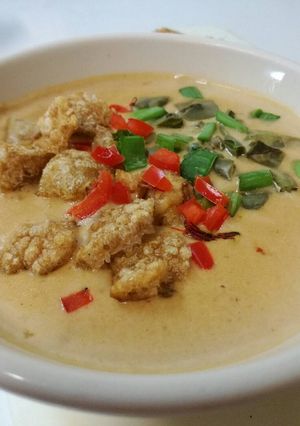 Una foto de Crema de chicharrón y frijol