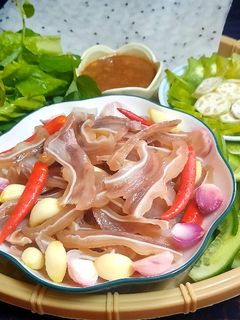 Hình của món Tai heo ngâm giấm.