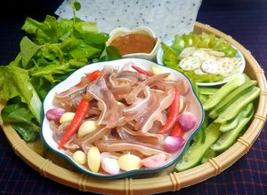 Hình của món Tai heo ngâm giấm.