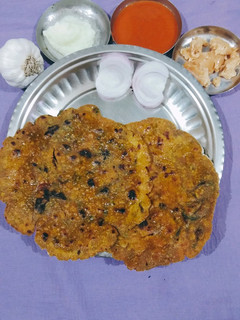 બાજરી મેથી નાં ઢેબરાં(Methi Na Dhebra Recipe In Gujarati) રેસીપી મુખ્ય ફોટો