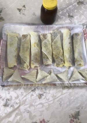 A picture of Chicken samosas n rolls.