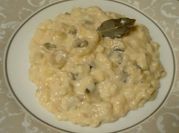 Una foto de merluza bechamel