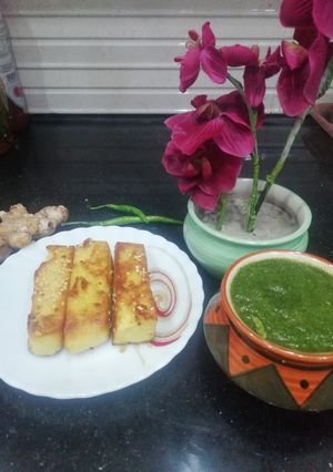 A picture of Crispy besan sticks.