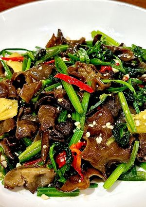 Foto resep Tumis Jamur Kuping dan Seledri