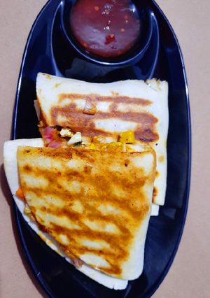 મેક્સિકન વેજ કેસેડિયા (Mexican Veg Quesadilla Recipe In Gujarati) રેસીપી મુખ્ય ફોટો