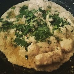 A picture of Chicken white Karahi.