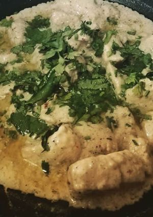 A picture of Chicken white Karahi.