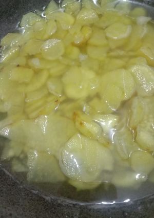 रताळ्याचे पाकातले गोड काप (ratalyache pakatle god kaap recipe in marathi) रेसिपी चे मुख्य फोटो 