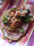 Tostada de jamón con consomé