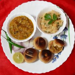 A picture of Litti Chokha.