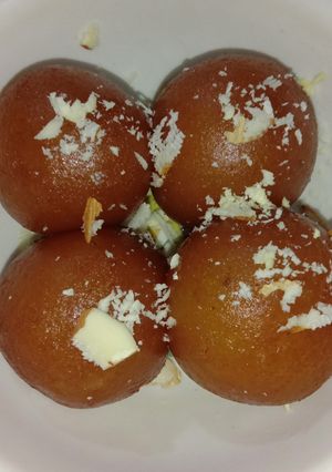 A picture of Gulab jamun.