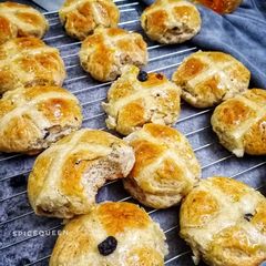 A picture of Hot Cross Buns.