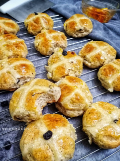 A picture of Hot Cross Buns.