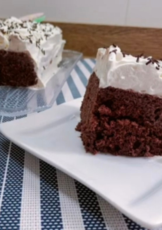Una foto de Bizcocho de chocolate de tres leches