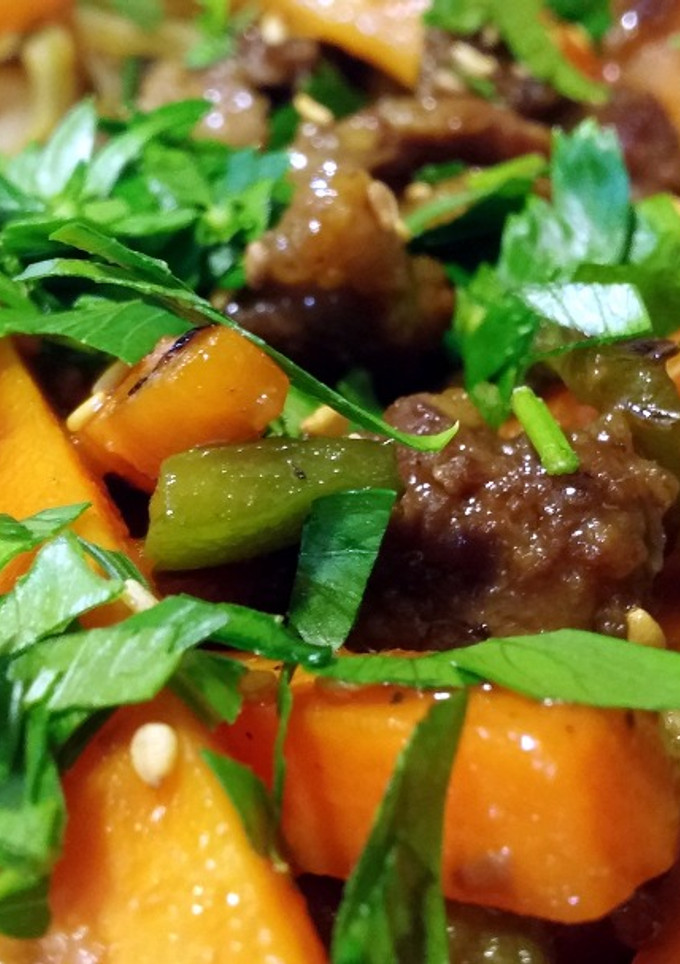 Una foto de Wok de ternera y verduras (videoreceta)