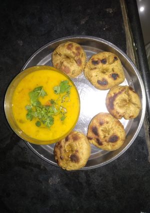 દાલ બાટી(Dal Bati Recipe In Gujarati) રેસીપી મુખ્ય ફોટો