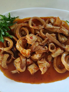 Una foto de Cataplana de calamar y bacalao