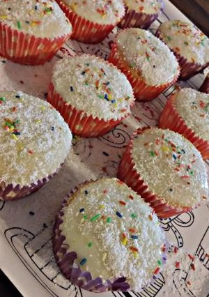 Φωτογραφία της συνταγής Ελαφριά cupcakes με λεμόνι και νιφάδες Ινδοκάρυδου