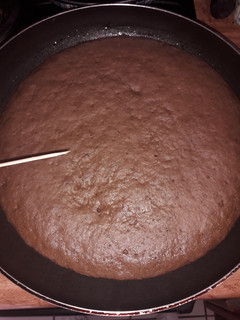 Una foto de Pan de chocolate, sin horno sin batidora, (en estufa) fácil