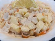Una foto de coctel de surimi