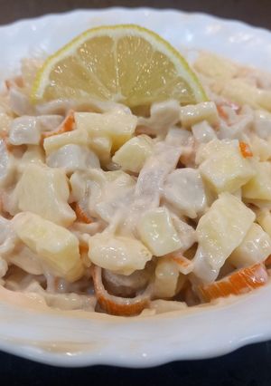 Una foto de Cocktail de manzana y surimi