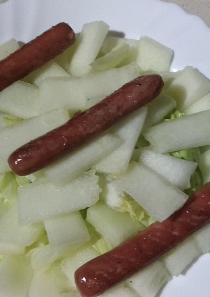 Una foto de Ensalada con Frankfurts