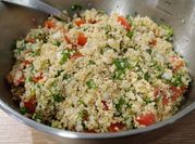 Una foto de tabulé ensalada de perejil