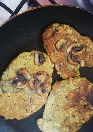 Una foto de Tortas de lentejas, avena y champiñones_ vegan