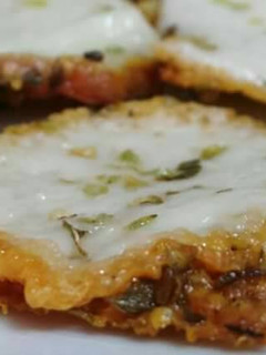 Una foto de Queso a la plancha con orégano