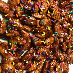 A picture of Sweet cinnamon almonds.