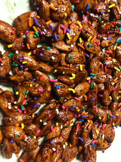 A picture of Sweet cinnamon almonds.
