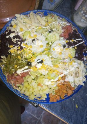 صورة لوصفة سلطة الخضر والروز بالطون