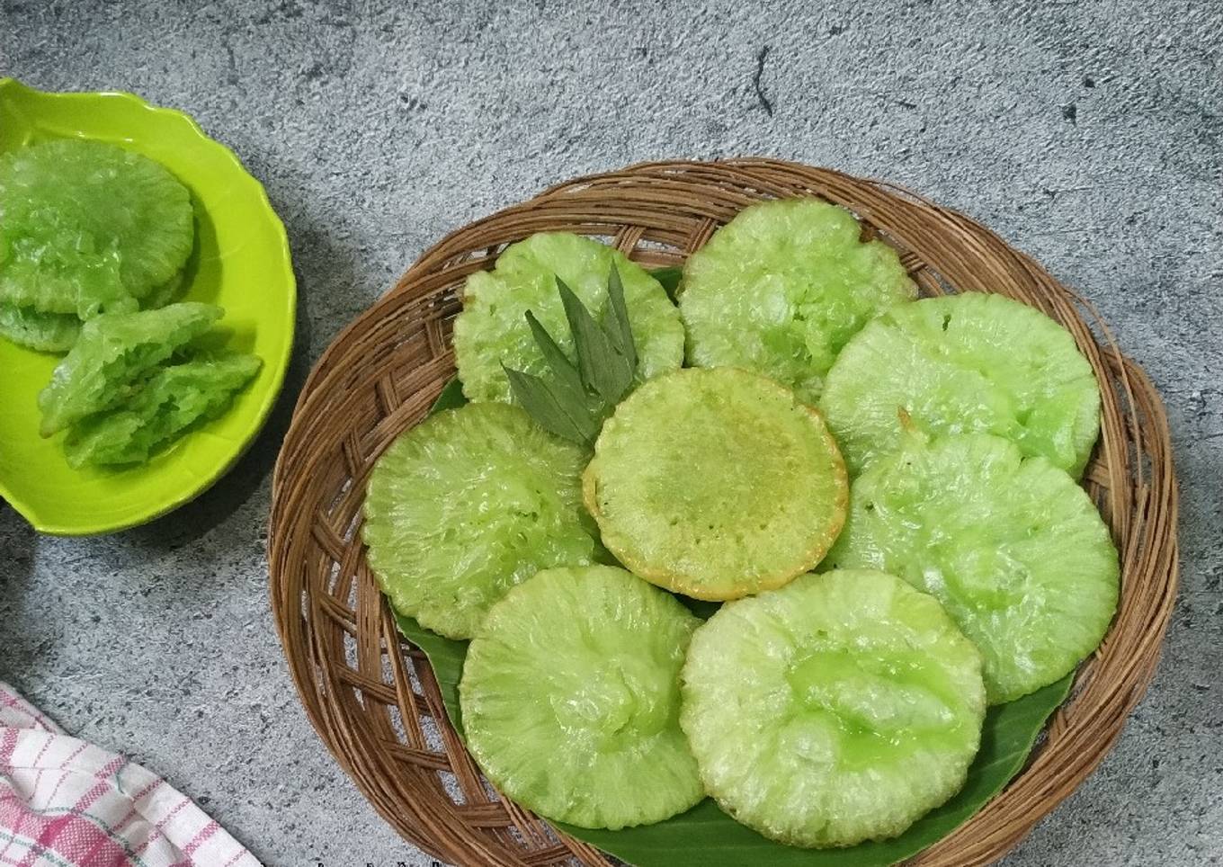 Kue Cucur Pandan (Pakai Air Kelapa)